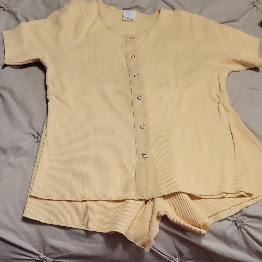 Womens Short Sleeve Button-Front Top in Pale Yellow With Matching Bottom